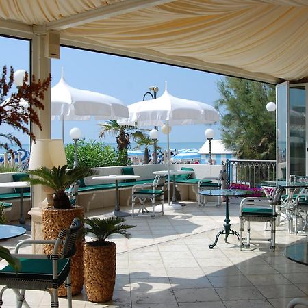 Hotel Montecarlo ลิโดดิเยโซโล ภายนอก รูปภาพ