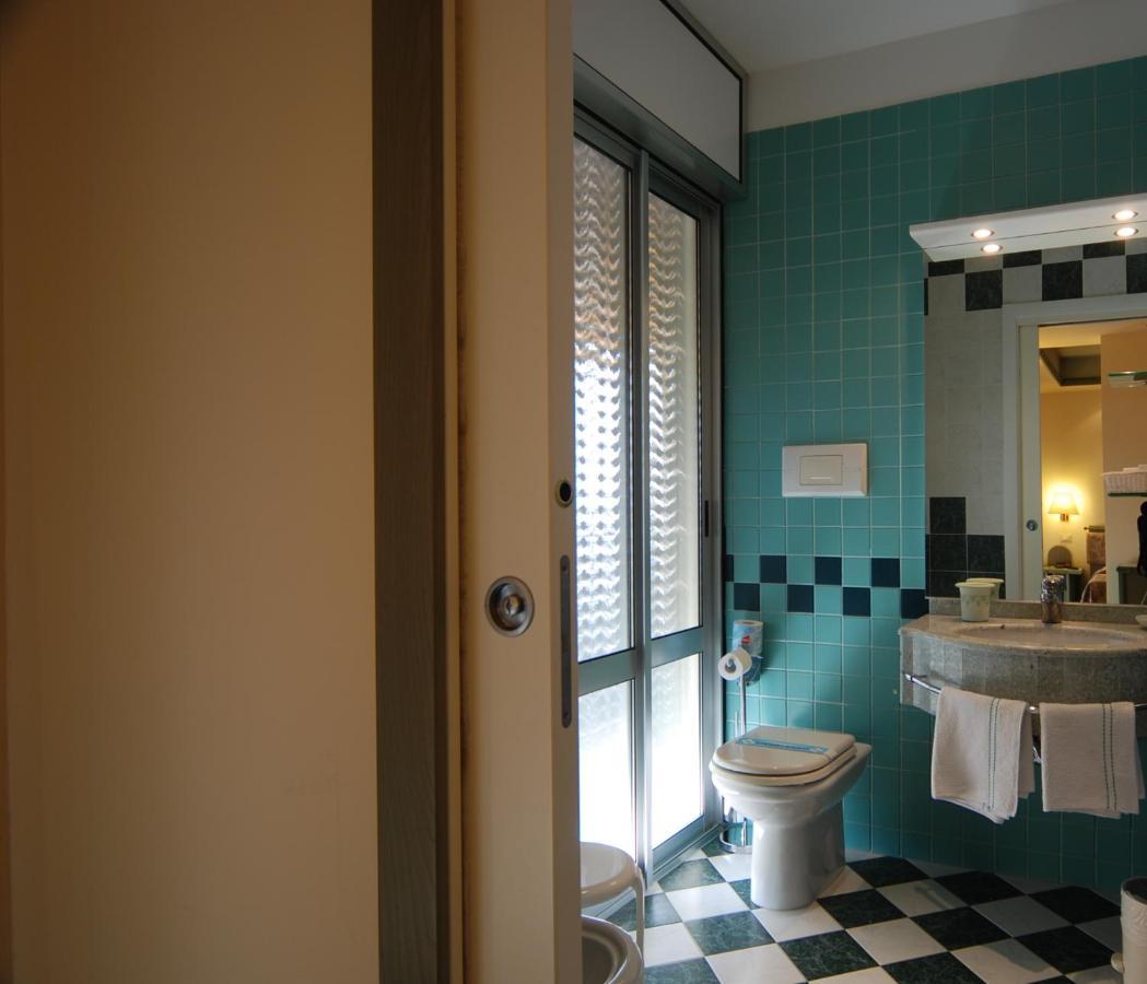 Hotel Montecarlo ลิโดดิเยโซโล ห้อง รูปภาพ