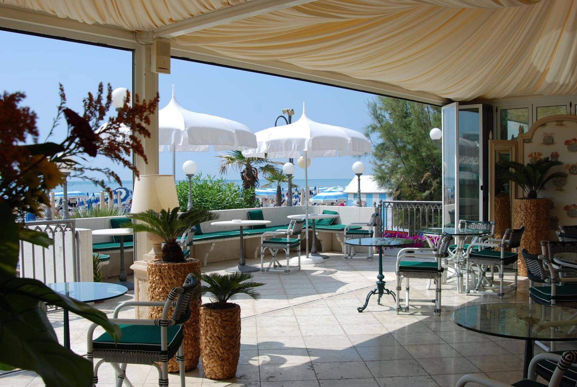 Hotel Montecarlo ลิโดดิเยโซโล ภายนอก รูปภาพ