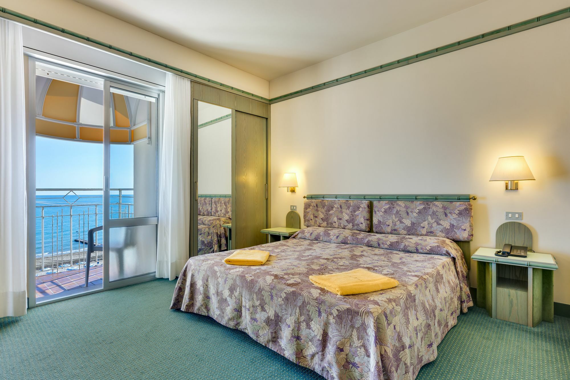 Hotel Montecarlo ลิโดดิเยโซโล ภายนอก รูปภาพ