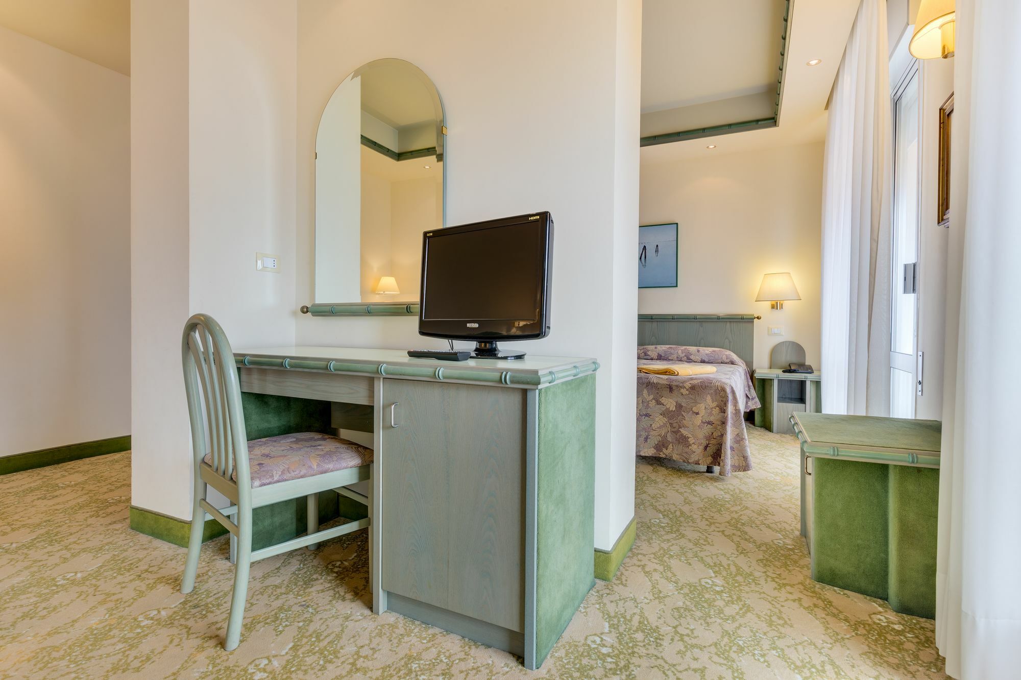 Hotel Montecarlo ลิโดดิเยโซโล ภายนอก รูปภาพ