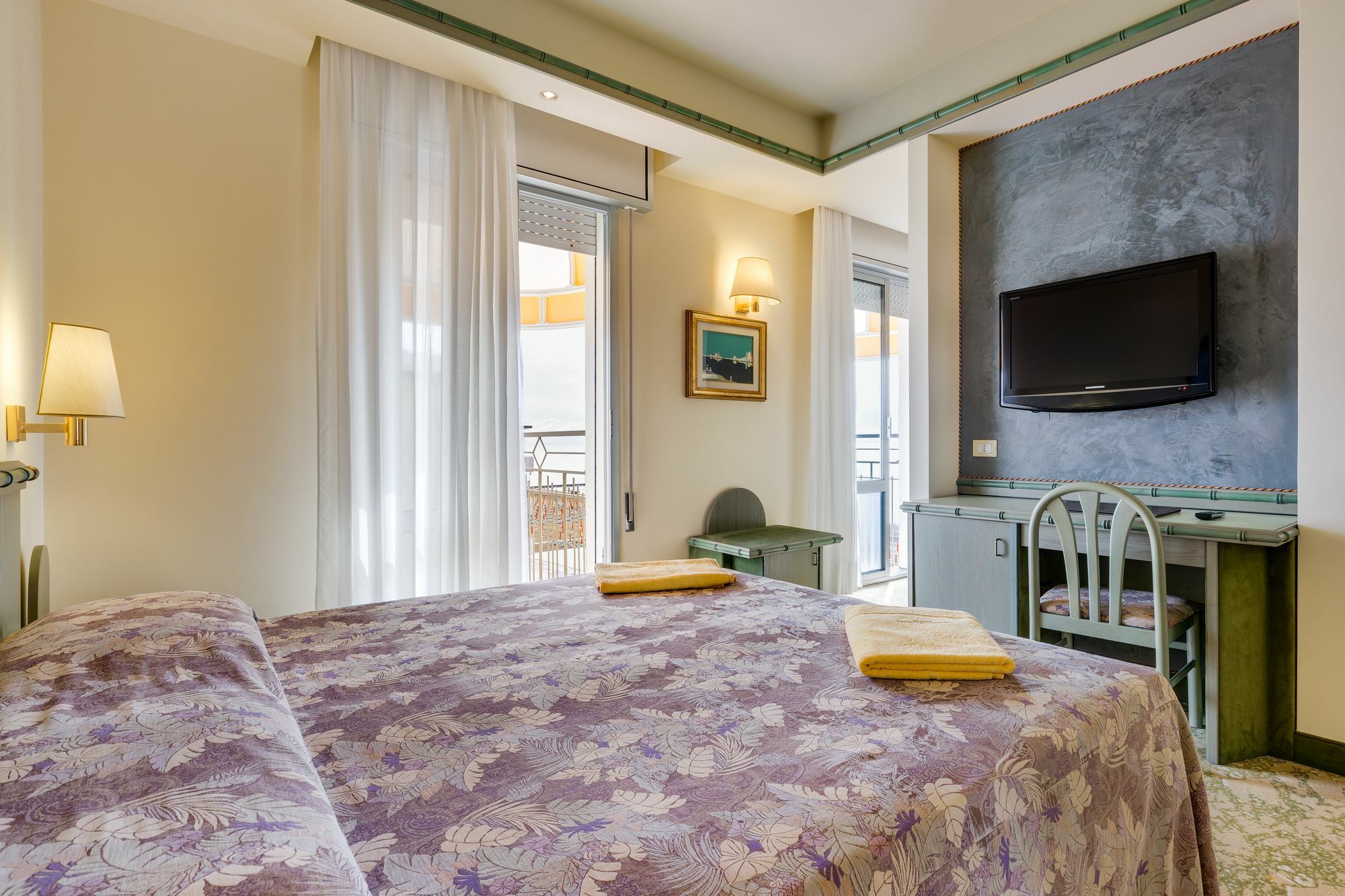 Hotel Montecarlo ลิโดดิเยโซโล ภายนอก รูปภาพ